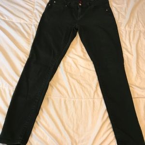 Jennifer Lopez jeans, size 6 forest green skinny jeans, 28 inch inseam